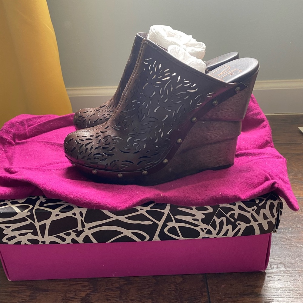 Barely worn DVF clogs